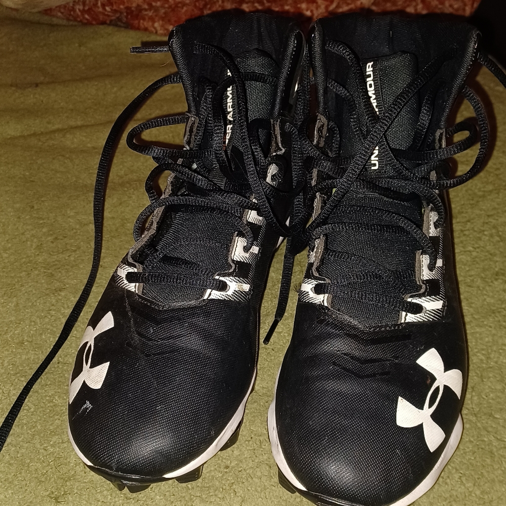 Boys Under Armour Football Cleats